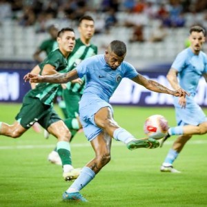 【中超】拜合拉木绝杀 深圳新鹏城让二追三胜浙江